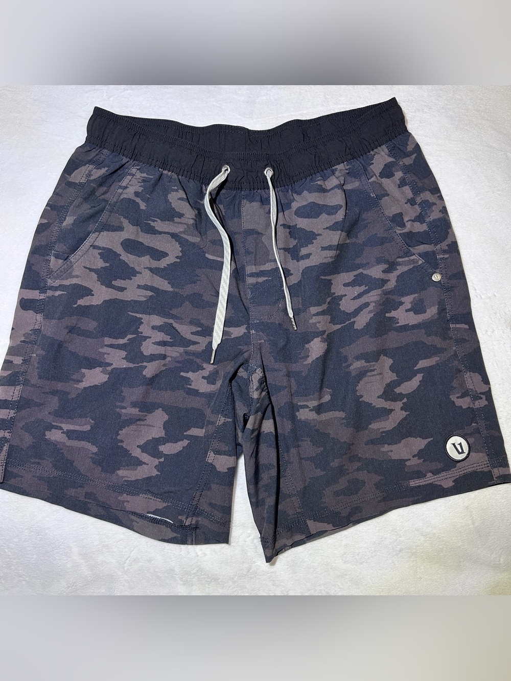 Vuori Kore Men’s Unlined Camo Shorts 7” Size Medium